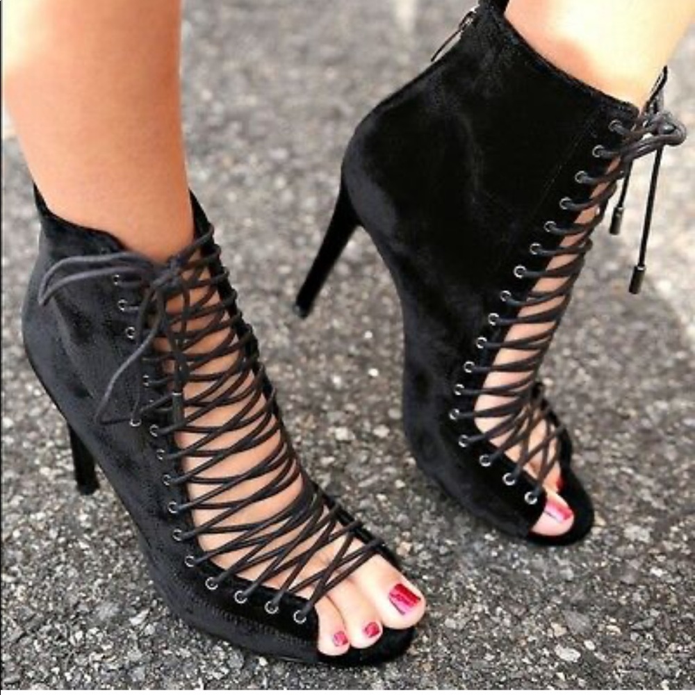 Kendal and Kylie black suede  heeled booties